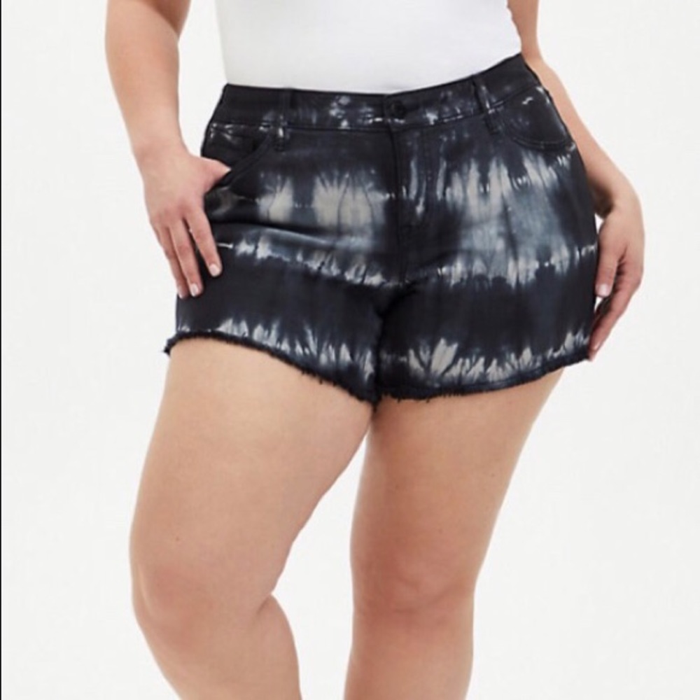 Torrid Vintage Stretch Black Tie Dye Shorts - Picture 1 of 15